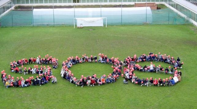 Imagen de internos de la UTE de Villabona en el interior de la cárcel durante unas jornadas sobre salud y drogodependencias. Foto: www.utevillabona.es